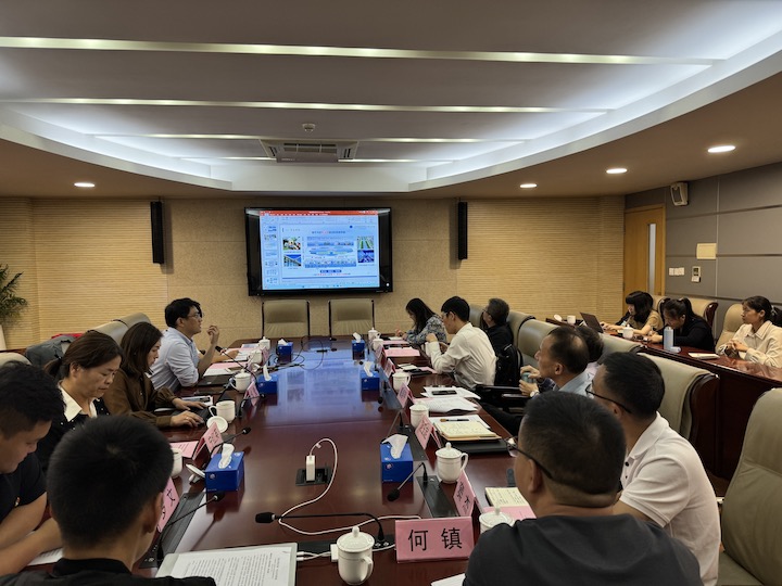 2市政院书记做介绍.jpg 2市政院书记做介绍.jpg