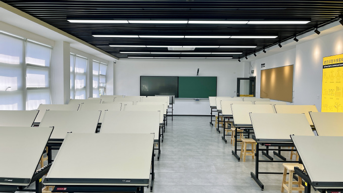 工程制图与房屋构造实训室.jpg