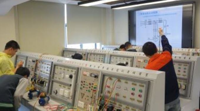 电工基础实训室2.jpg